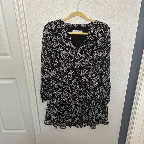 LOFT Black and White Floral Blouse - Picture 1 of 3